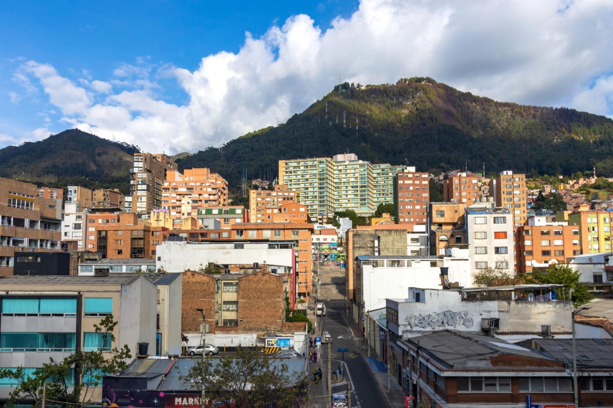 Hotel Zulita Bogota Bagian luar foto